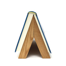 Laden Sie das Bild in den Galerie-Viewer, Buchablage aus Eichenholz