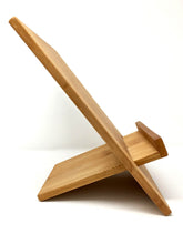 Laden Sie das Bild in den Galerie-Viewer, Kochbuchhalter aus Holz